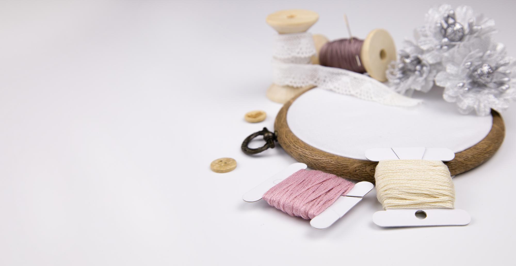 Workshop table with threads and hoops